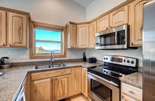 Blue River House | Blue River 4 - Three Bedroom House, Sleeps 8