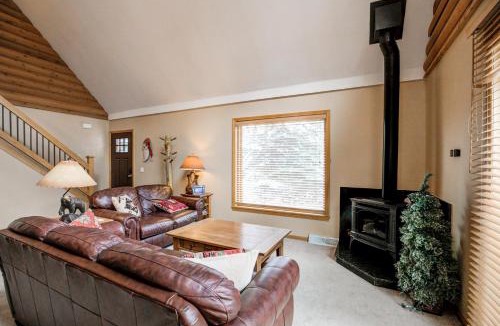 Blue River House | Blue River Escape Home: Peaceful, On River