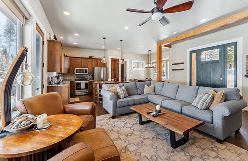Blue River House | Blue River Family and Pet Friendly Mountain Home- 2.5 miles to Breck, Hot Tub