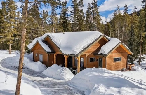 Blue River House | Blue River Family and Pet Friendly Mountain Home- 2.5 miles to Breck, Hot Tub