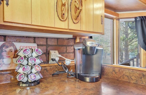 Estes Park Cabin | Bluebird Cabin, 2.7 miles to downtown & 6.6 mile to RMNP, Hot Tub, Pet Friendly!
