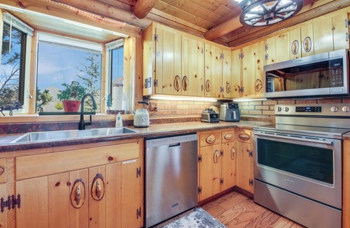 Estes Park Cabin | Bluebird Cabin, 2.7 miles to downtown & 6.6 mile to RMNP, Hot Tub, Pet Friendly!