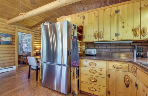 Estes Park Cabin | Bluebird Cabin, 2.7 miles to downtown & 6.6 mile to RMNP, Hot Tub, Pet Friendly!