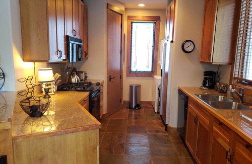 Mountain Village Condo | BLUEGRASS FEST SPECIAL-2BR/2Bth; Mtn Views, garage, fireplace, deck and more!