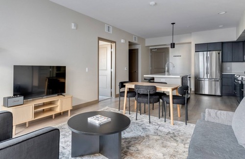 Burlingame Apartment | Blueground | Lyon Hoag, rooftop, nr Bayfront Park