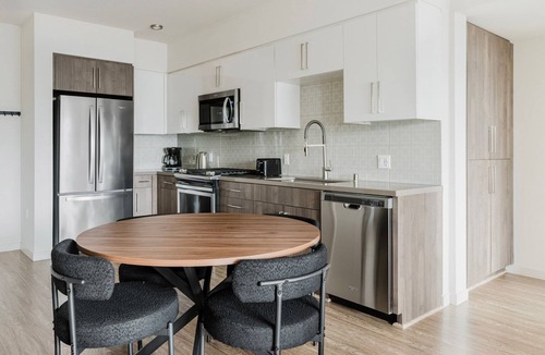 Milpitas Apartment | Blueground | Milpitas, pool, nr Great Mall