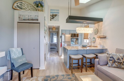 Oak Harbor Condo | Boat Slip & Pool Access: Oak Harbor Haven!