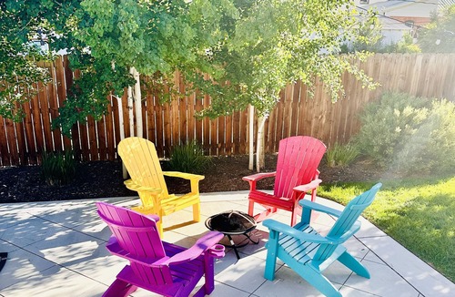 Salida House | Book NOW for Summer and Fall Events! Multi-family, pets allowed, HOT TUB!