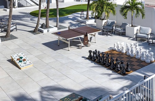 Galt Mile Apartment | Botanica Ocean Blvd King Room