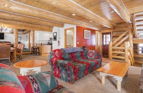 Wildernest Cabin | Boulder Cat Lodge - Sleeps 14 - Pet friendly,nMtn views & close to ski resorts