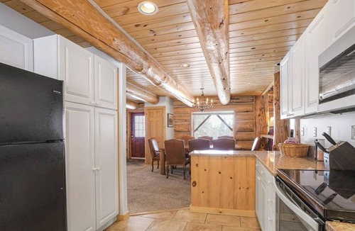 Wildernest Cabin | Boulder Cat Lodge - Sleeps 14 - Pet friendly,nMtn views & close to ski resorts