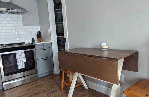 Lincoln Park House | Boutique Carriage House - Private 1bd/1bath
