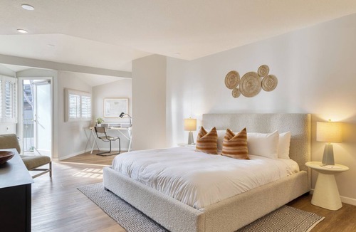 Laguna Beach Hotel | Boutique Stay near Beach | Pool + Spa + Rooftop Ocean Views | Walk to Dining
