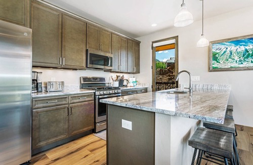 Wildernest Condo | Brand New Elegant 4BR Ski Retreat |Fireplace |Clubhouse Pool and Hot Tubs |Free Shuttle to Slopes