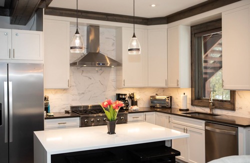 Lakeside Village Condo | Brand New Luxury Townhome/Private Hot Tub/Private Patio