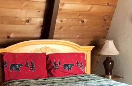 Lake Arrowhead Cottage | Breath Taking Lake View free beach and trails