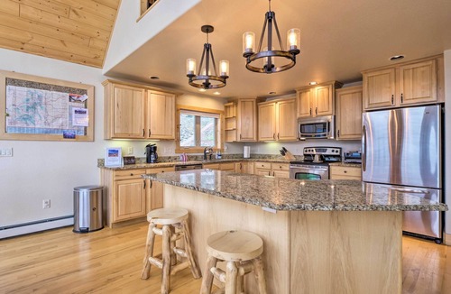 Twin Lakes House | Breathtaking Views: Twin Lakes Retreat w/Deck
