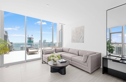 Downtown Miami Condo | Breathtaking Waterfront Penthouse in Downtown Miami