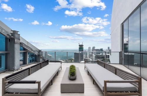 Downtown Miami Condo | Breathtaking Waterfront Penthouse in Downtown Miami