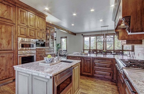 The Highlands House | Breck Escape, Spacious 6BR mountain retreat in Breckenridge!