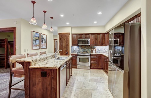 Breckenridge Condo | 🏆 Breck Peak 7 Ski-In/Out Luxury Condo | HotTub | Pool | SteamShower | Sleeps 8