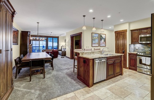 Breckenridge Condo | 🏆 Breck Peak 7 Ski-In/Out Luxury Condo | HotTub | Pool | SteamShower | Sleeps 8