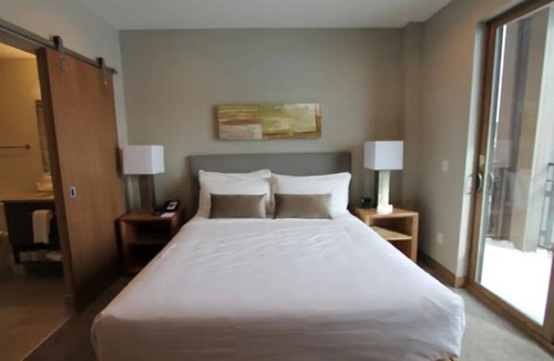 Peak 8 Hotel | Breckenridge 2-bedroom sleeps 8 ski-in ski-out condo hot tub all the amenities