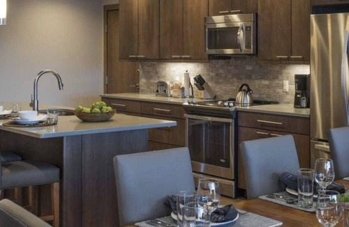 Peak 8 Hotel | Breckenridge 2-bedroom sleeps 8 ski-in ski-out condo hot tub all the amenities