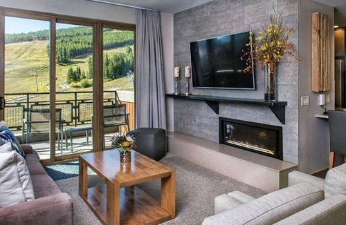 Peak 8 Hotel | Breckenridge 2-bedroom sleeps 8 ski-in ski-out condo hot tub all the amenities