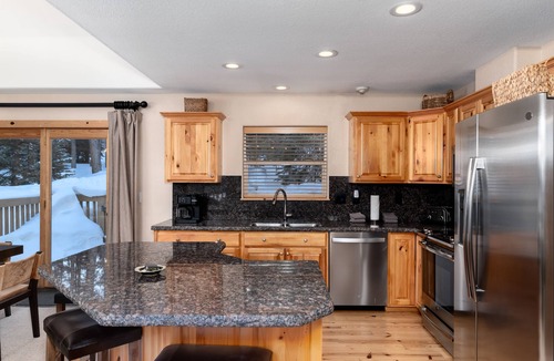 Blue River Cabin | BRECKENRIDGE! 4 Miles to MAIN ST! 5⭐️ LUXURY CABIN-CHALET! NEW HOT TUB! Awesome!