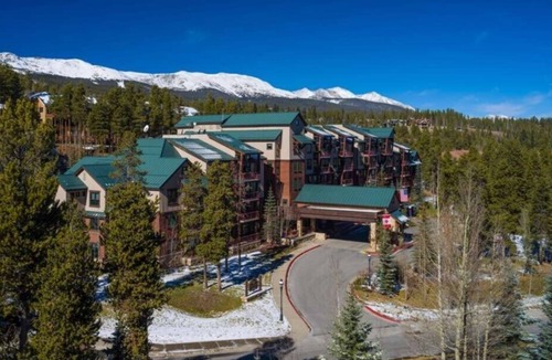 Peak 9 Apartment | Breckenridge | Couples Ski Retreat | Pool + Hot Tubs