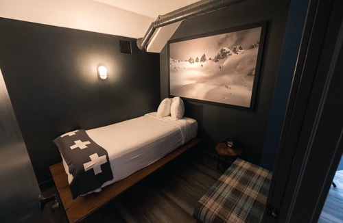 Historic District Hotel | Breckenridge Pod Room | King & Twin Beds