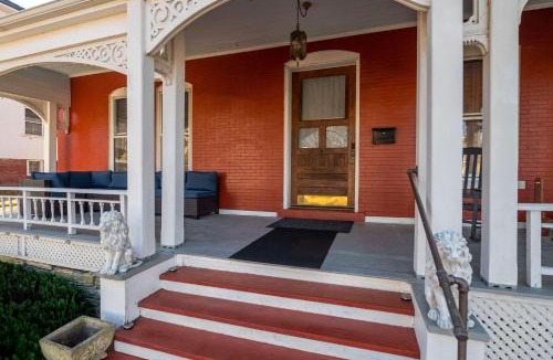 Atchison House | Bricks & Chance Luxury 5 BR home, NEAR Benedictine