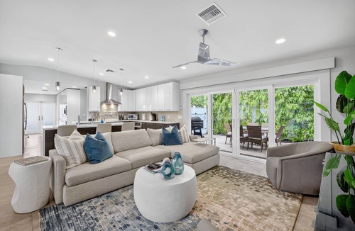 Harbour Inlet House | Bright 5BR Beach Villa | Pool, Hot Tub & Bikes