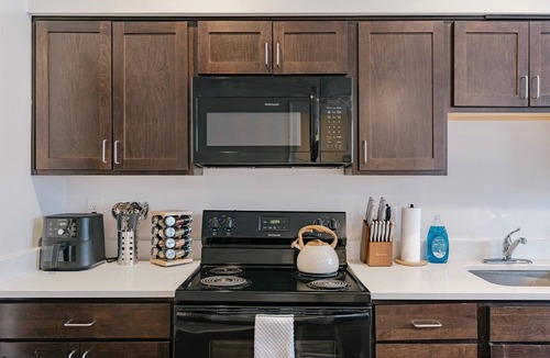 University Circle House | Bright 5BR Townhome Near Museums & Univ. Circle