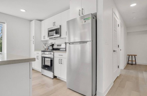 University Circle Apartment | Bright & Airy 2BR | Cleveland Clinic