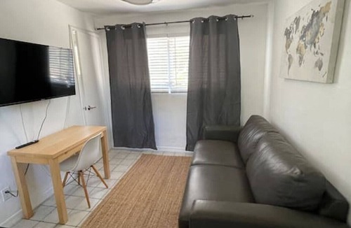 Sailboat Bend Apartment | Bright airy one bedroom bungalow