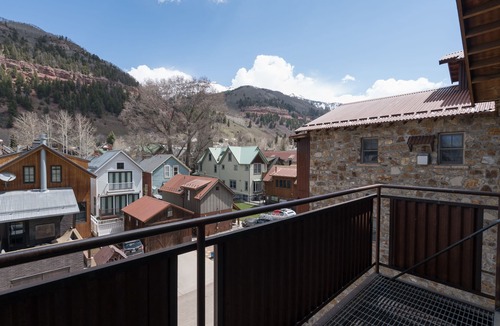Telluride Condo | Bright and Airy Pet-Friendly Luxury Residence at the River Club