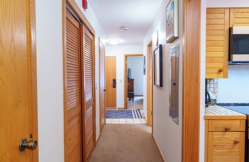 Mountain House Condo | Bright Condo with Slopeside Views/Pool and Hot tub Access