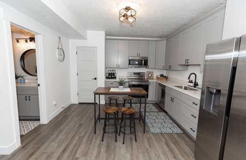 Eagle Mountain Apartment | Bright, Modern Basement Apartment