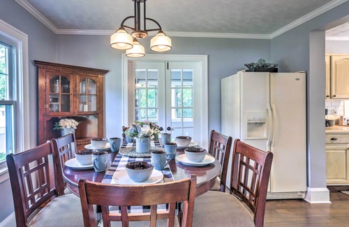 Parma Cottage | Bright Parma Home w/Outdoor Space < 10 Mi to Dtwn
