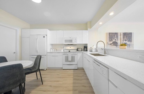 Sunny Isles Beach Condo | Bright & Spacious Condo with Water Views Near the Beach