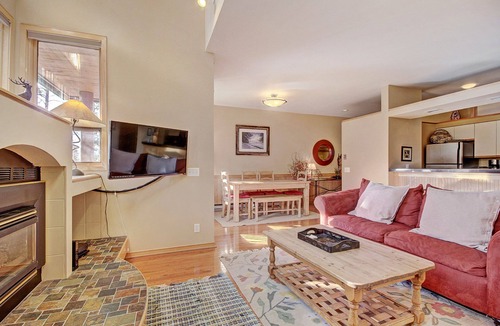 Keystone House | Bright Townhome/Vaulted Ceilings/Access to an Outdoor Pool and Hot Tub