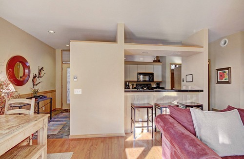Keystone House | Bright Townhome/Vaulted Ceilings/Access to an Outdoor Pool and Hot Tub