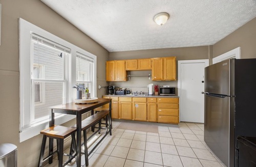 Tremont Apartment | Bright Tremont 2BR - Near Downtown CLE & Clinic