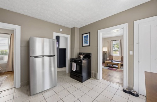 Tremont Apartment | Bright Tremont 2BR - Near Downtown CLE & Clinic