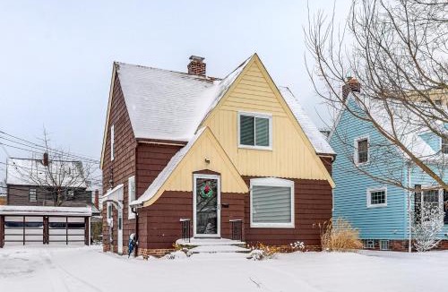 Cleveland House | Bring the Family! Mid-Century Modern Gem in Euclid