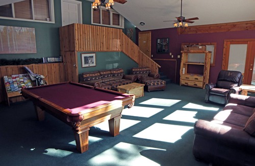 Estes Park Ski Chalet | Bring your dog to this Cozy Mountain Escape