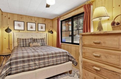 Big Bear Lake House | Bruin Chalet Big Bear~ Cozy Single Level Retreat Cottage~