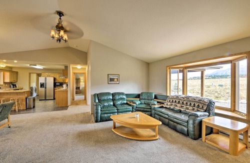 Buena Vista House | Buena Vista Retreat: 7 Acres & Panoramic Views
